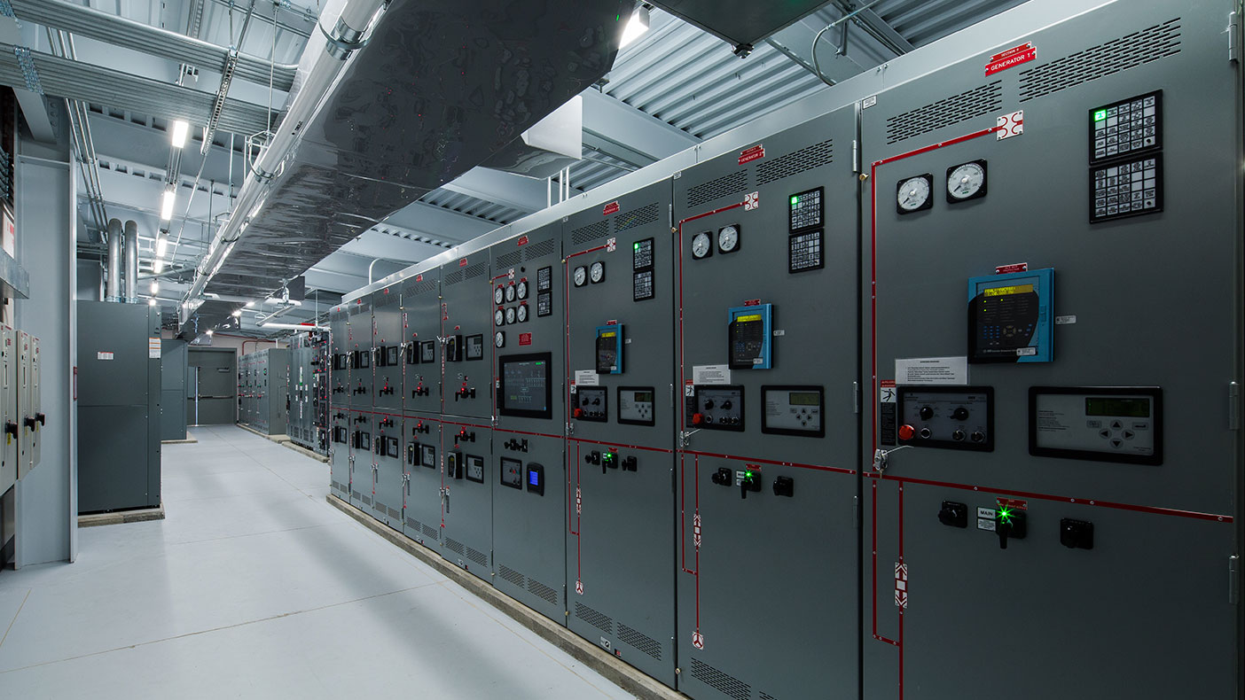 The emergency generator control and distribution system allows the main hospital, emergency department, and cardiac pavilion to stay fully operational when normal power is interrupted.