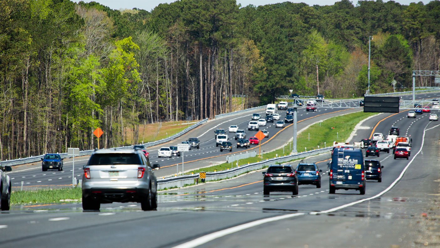 We strengthened the outside shoulders between the Fort Eustis Boulevard Interchange and the eastern project limit to allow operation of a future fourth thru-lane in each direction.
