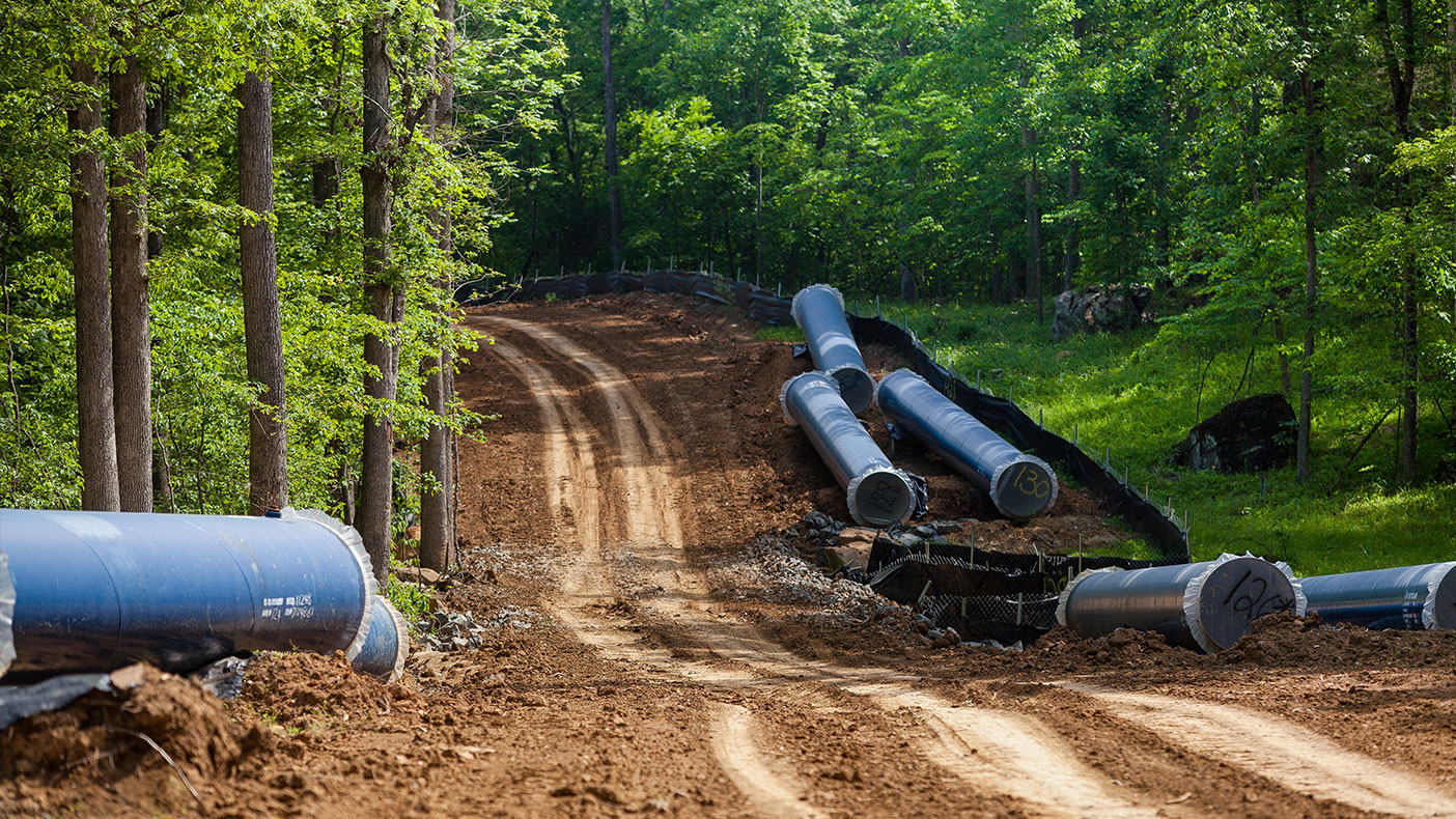 We established a corrosion protection system to reduce potential rusting of the pipeline and other negative impacts to nearby gas and power transmission utilities.