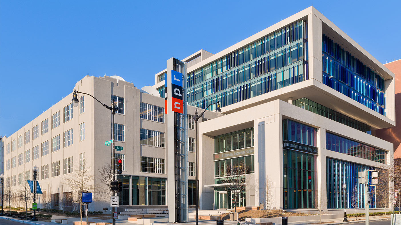 The new 336,000-SF LEED® Gold NPR Headquarters solved the capacity issue for all 800 of its employees and welcomes 9,000 visitors annually to its two-story newsroom.