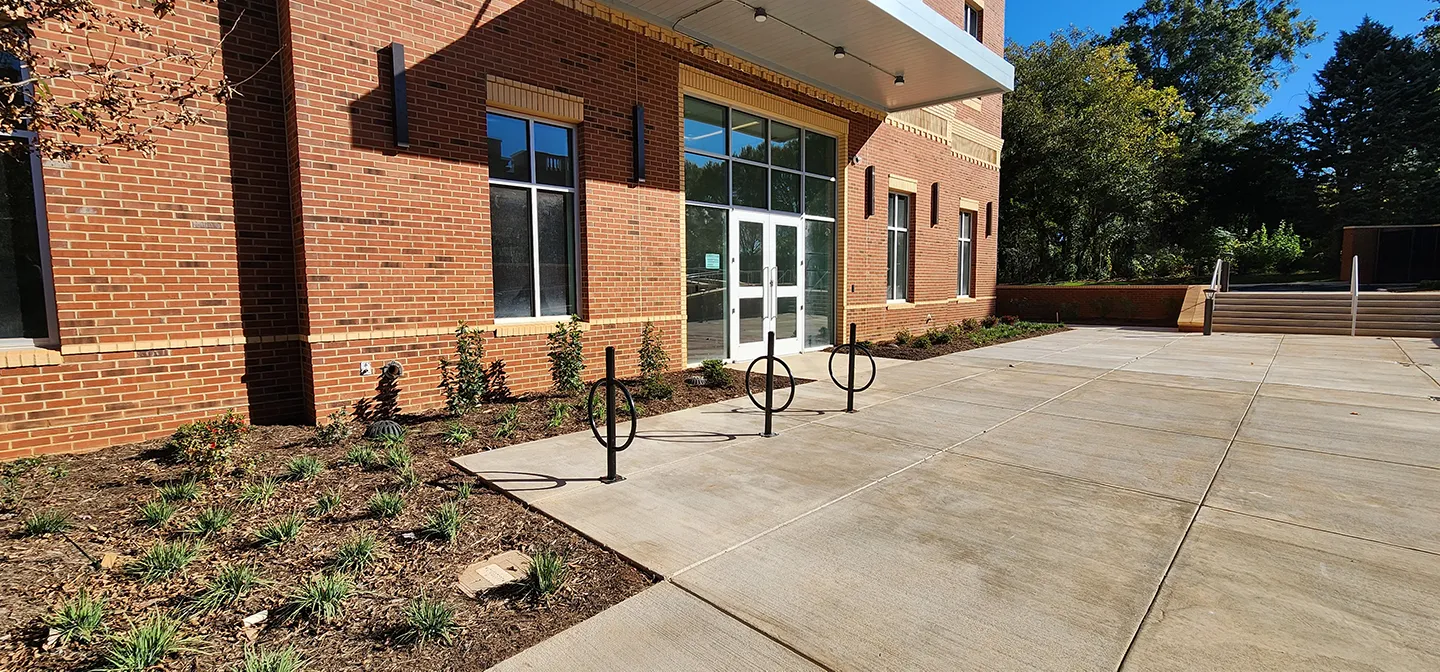 The community-based design facilitates interaction, while prioritizing safety and security for local government employees.